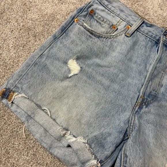 Levi’s 501 Vintage Styled Light Blue Distressed Denim Women’s Shorts 29” waist - Picture 3 of 14